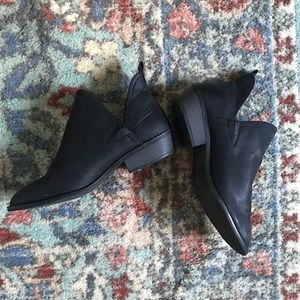 Universal Thread Black Booties